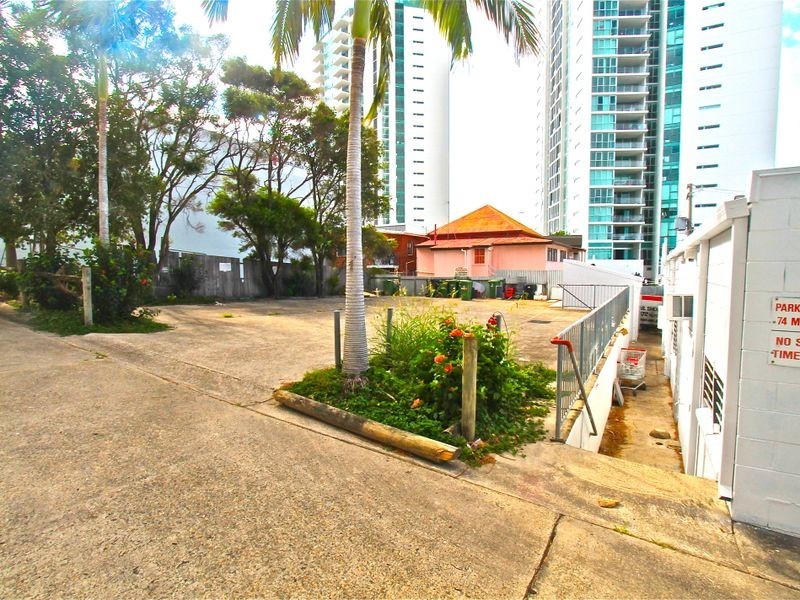 1/76 Marine Parade, Southport QLD 4215