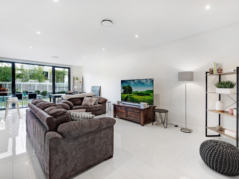 34 Theatre Drive, Benowa QLD 4217