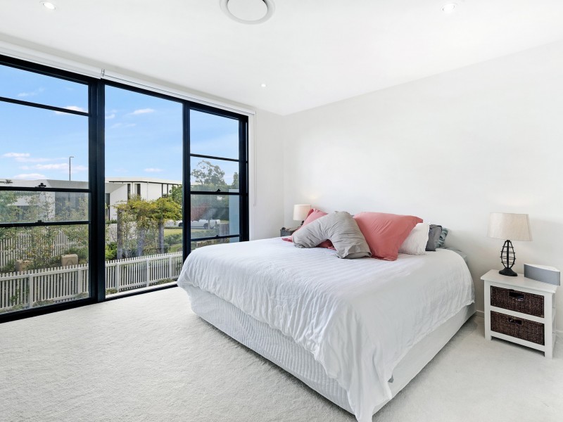 34 Theatre Drive, Benowa QLD 4217