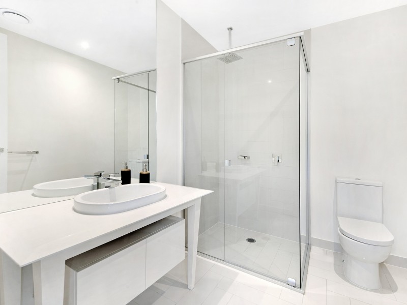 34 Theatre Drive, Benowa QLD 4217