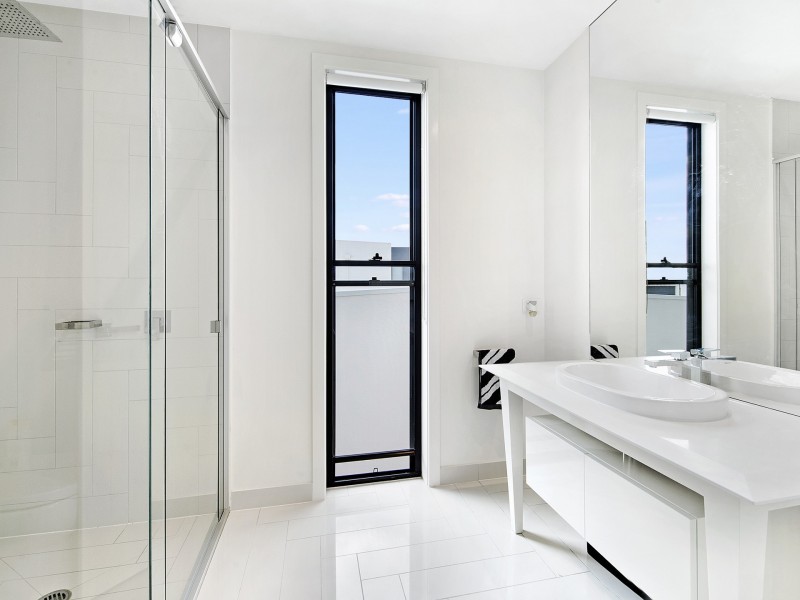 34 Theatre Drive, Benowa QLD 4217