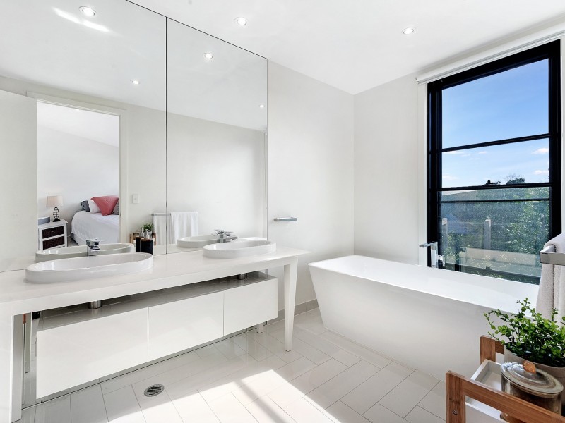 34 Theatre Drive, Benowa QLD 4217