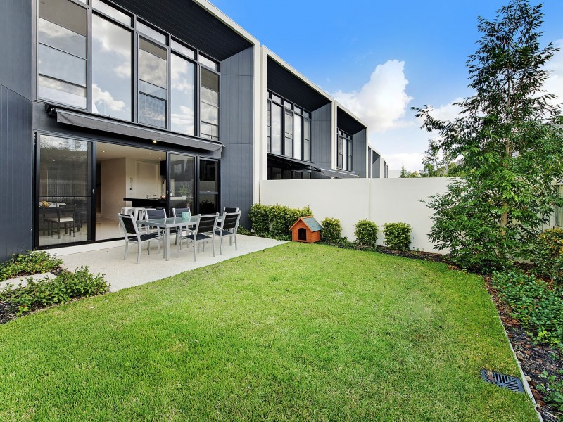 34 Theatre Drive, Benowa QLD 4217