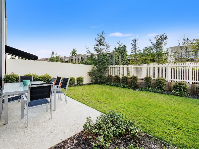 34 Theatre Drive, Benowa QLD 4217