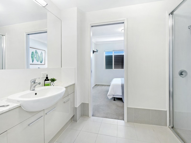 17/39 Frank Street, Labrador QLD 4215