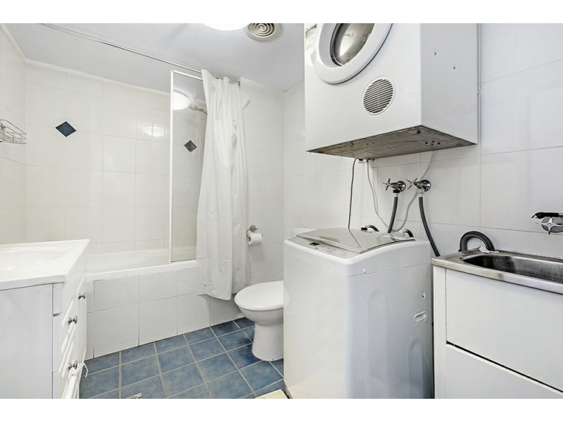 18 Hanlan Street, Surfers Paradise QLD 4217