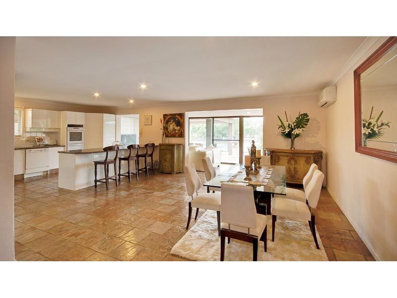 231 Stanhill Drive, Chevron Island QLD 4217