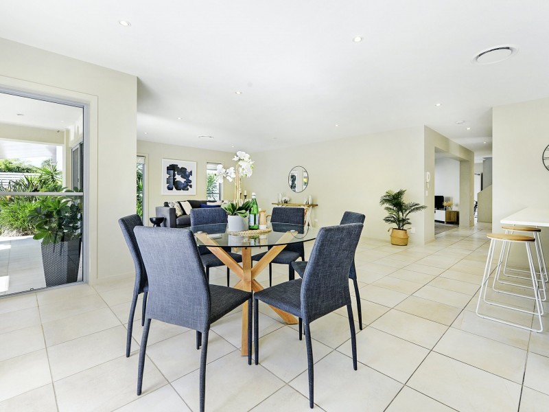 18/145 Palm Meadows Drive, Carrara QLD 4211