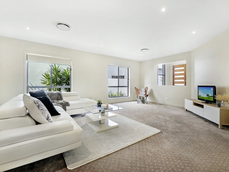 18/145 Palm Meadows Drive, Carrara QLD 4211