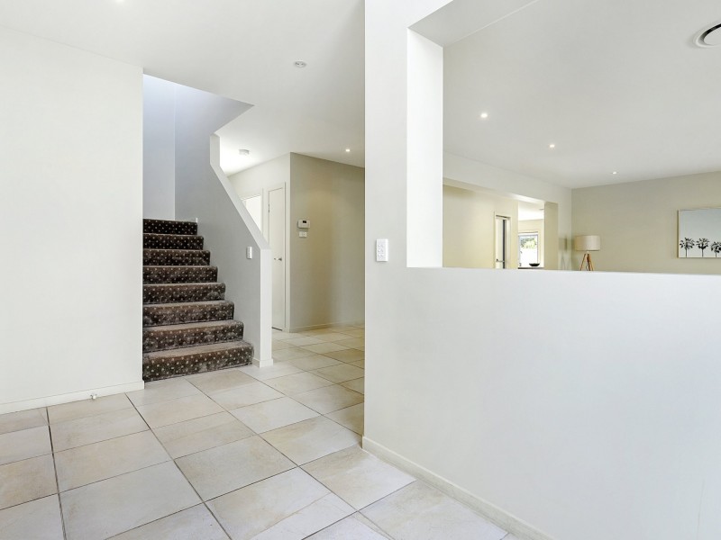 18/145 Palm Meadows Drive, Carrara QLD 4211