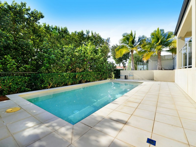 18/145 Palm Meadows Drive, Carrara QLD 4211