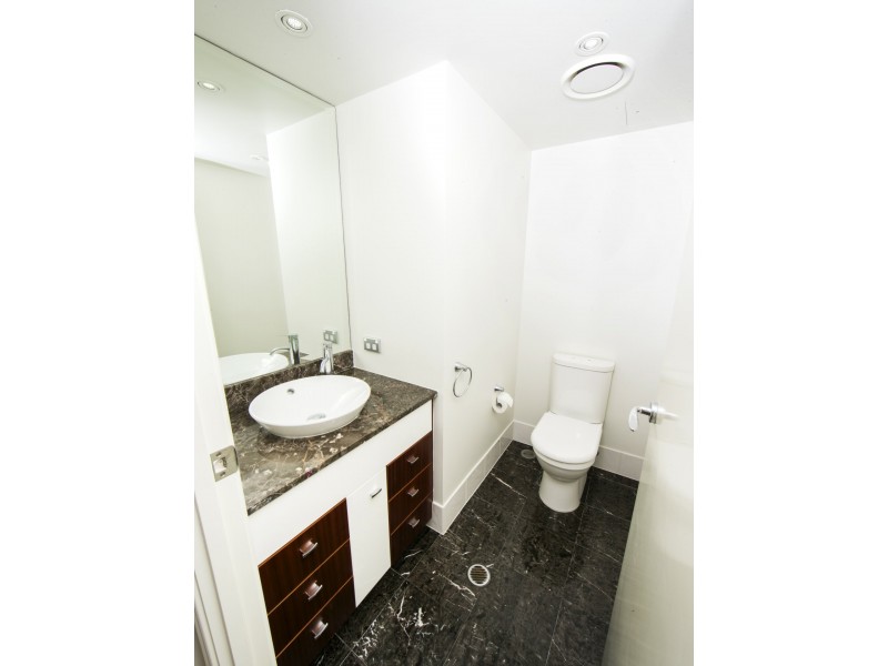 23 Ferny Avenue, Surfers Paradise QLD 4217
