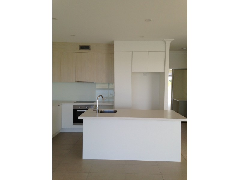 3028 The Boulevard, Carrara QLD 4211