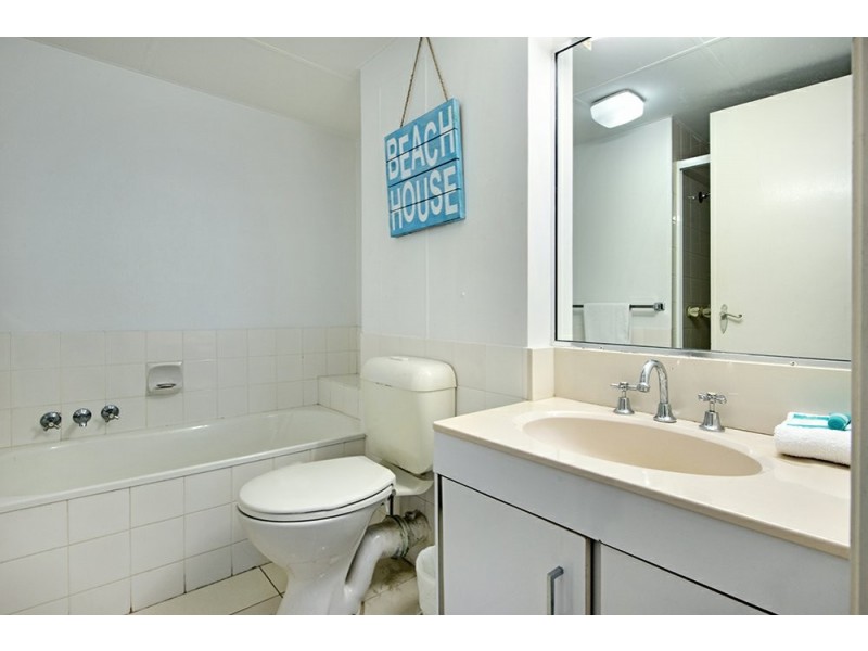 28 63 Cavill Avenue, Surfers Paradise QLD 4217