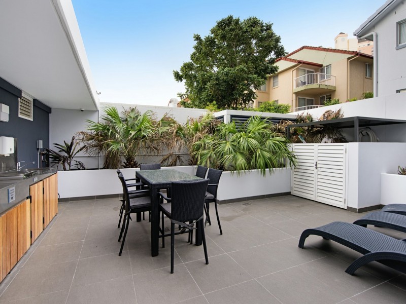 11/2729-2733 Gold Coast Highway, Surfers Paradise QLD 4217
