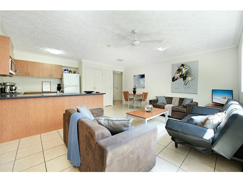 4/129-131 Currumburra Road, Ashmore QLD 4214