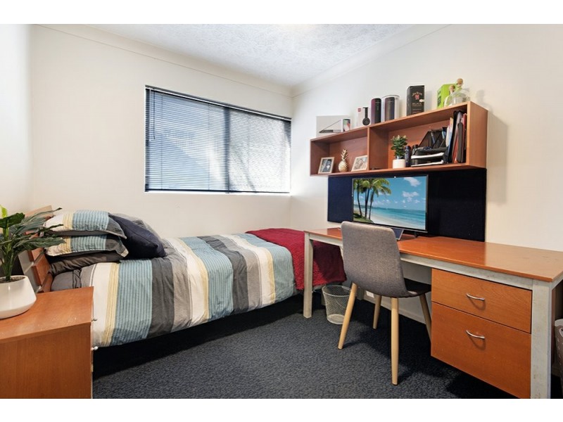 4/129-131 Currumburra Road, Ashmore QLD 4214