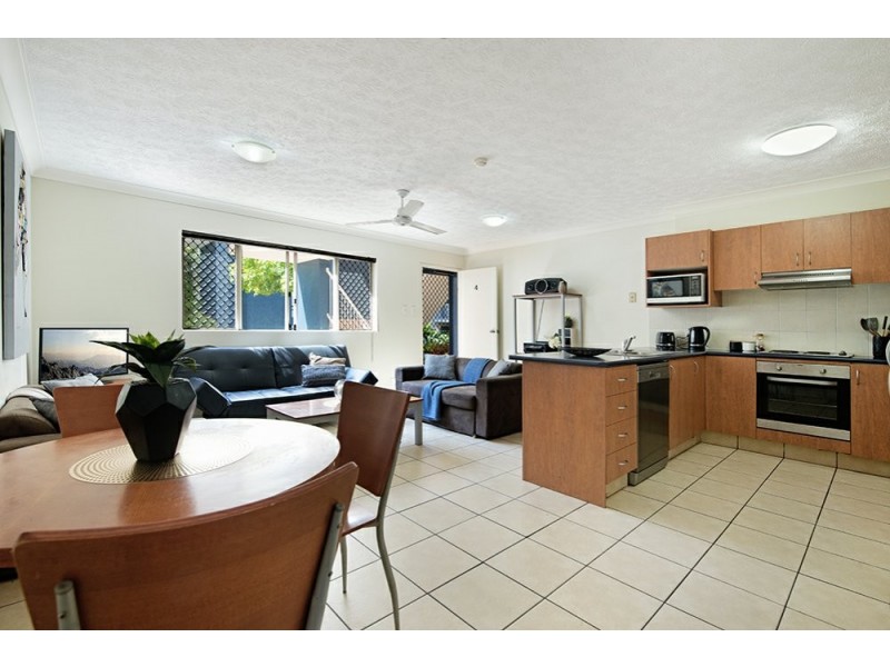 4/129-131 Currumburra Road, Ashmore QLD 4214