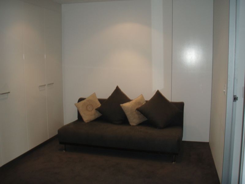 9 Ferny Avenue, Surfers Paradise QLD 4217