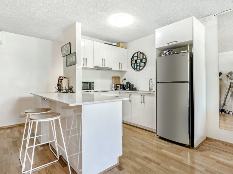 2/8 Darrambal Street, Surfers Paradise QLD 4217