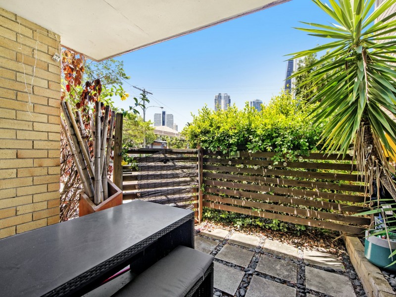 2/8 Darrambal Street, Surfers Paradise QLD 4217