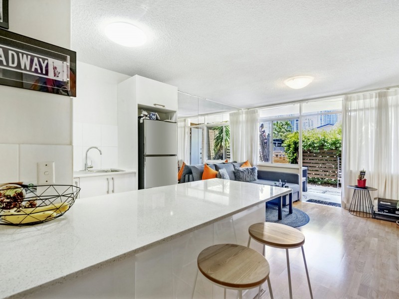 2/8 Darrambal Street, Surfers Paradise QLD 4217