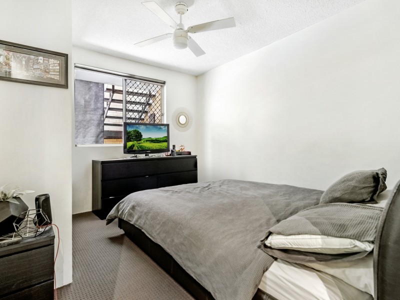 2/8 Darrambal Street, Surfers Paradise QLD 4217