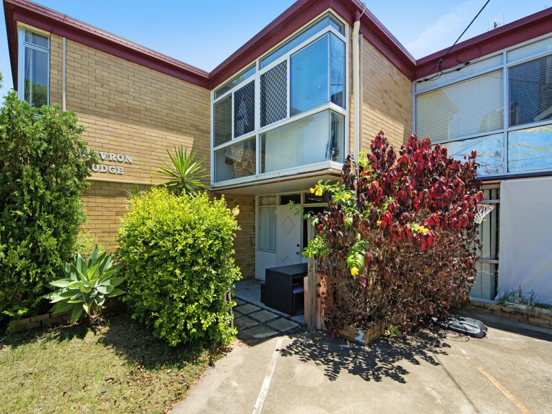 2/8 Darrambal Street, Surfers Paradise QLD 4217