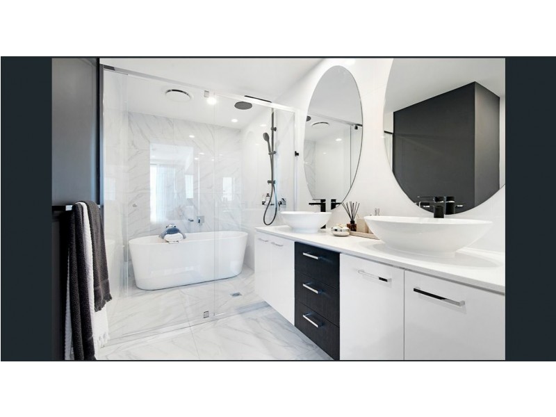 5 ‘Waterpoint’ Harbourside Court, Biggera Waters QLD 4216