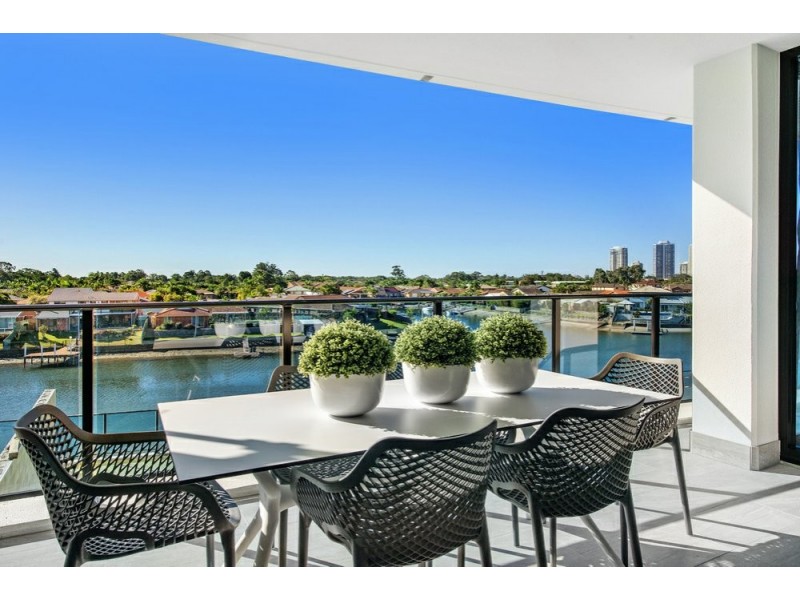 5 ‘Waterpoint’ Harbourside Court, Biggera Waters QLD 4216