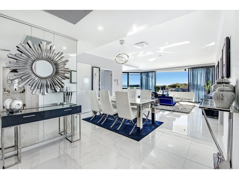 5 ‘Waterpoint’ Harbourside Court, Biggera Waters QLD 4216