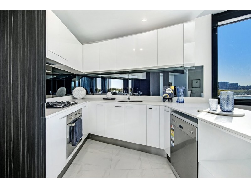 5 ‘Waterpoint’ Harbourside Court, Biggera Waters QLD 4216