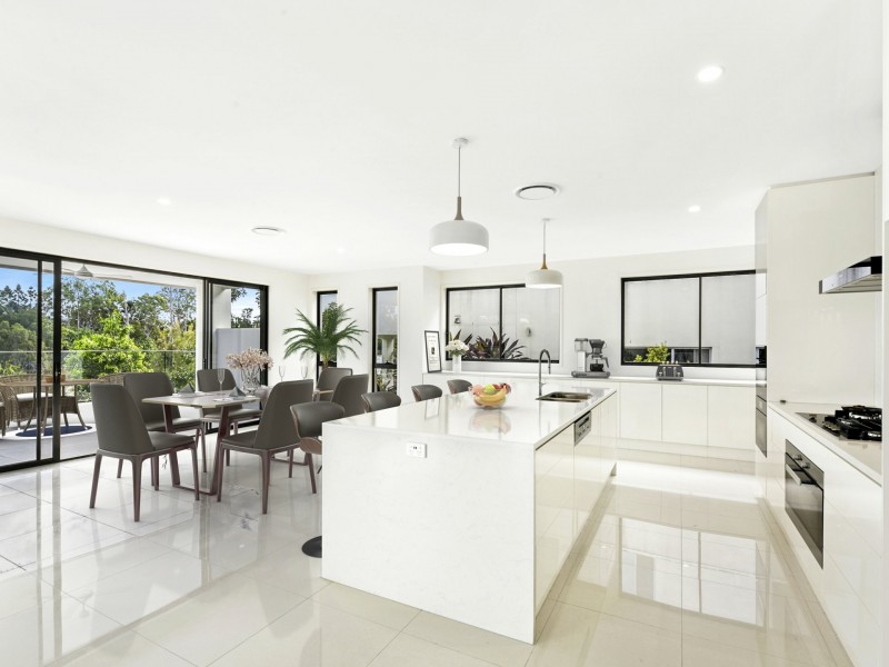 3031 The Boulevarde, Benowa QLD 4217