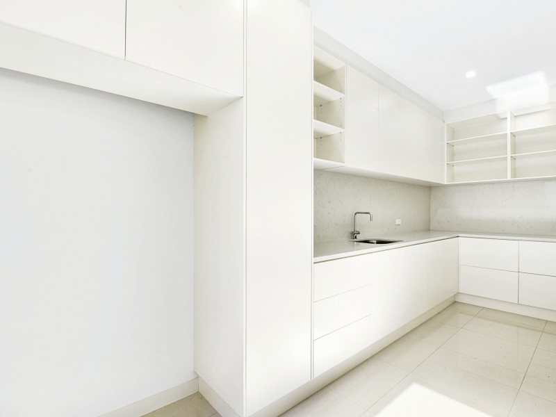 3031 The Boulevarde, Benowa QLD 4217