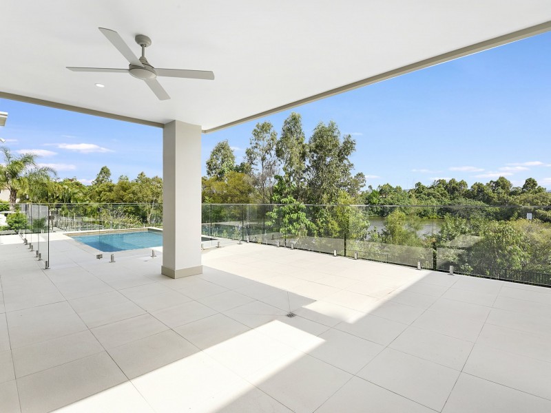 3031 The Boulevarde, Benowa QLD 4217