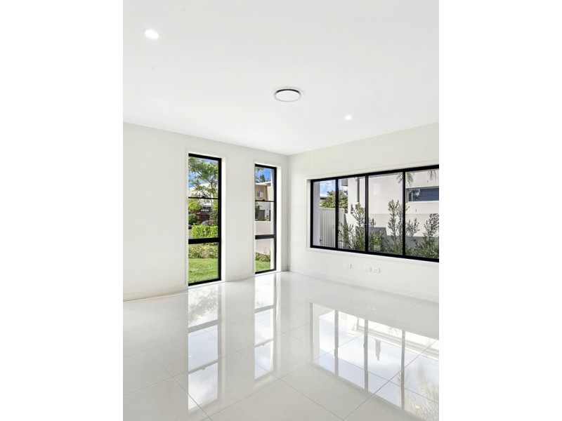3031 The Boulevarde, Benowa QLD 4217