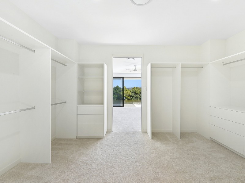 3031 The Boulevarde, Benowa QLD 4217