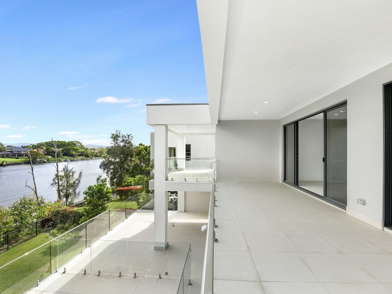 3031 The Boulevarde, Benowa QLD 4217