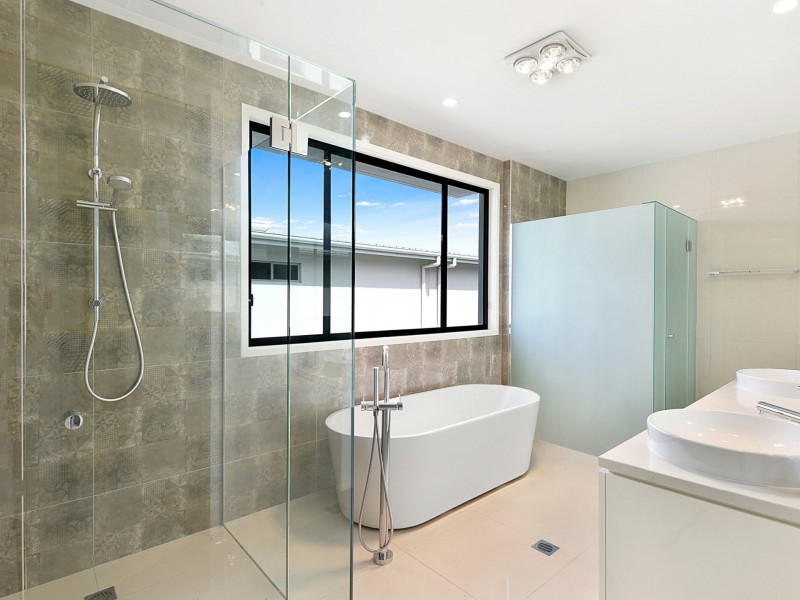 3031 The Boulevarde, Benowa QLD 4217