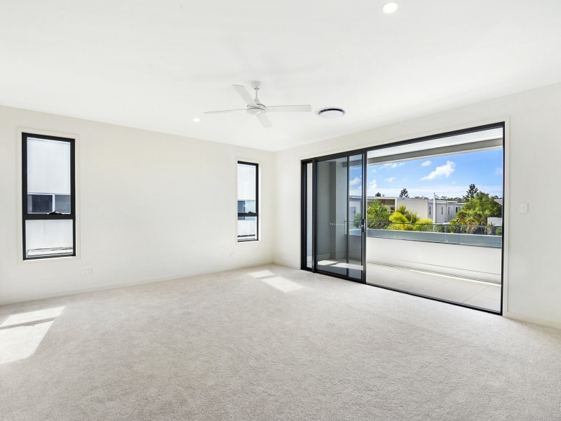 3031 The Boulevarde, Benowa QLD 4217