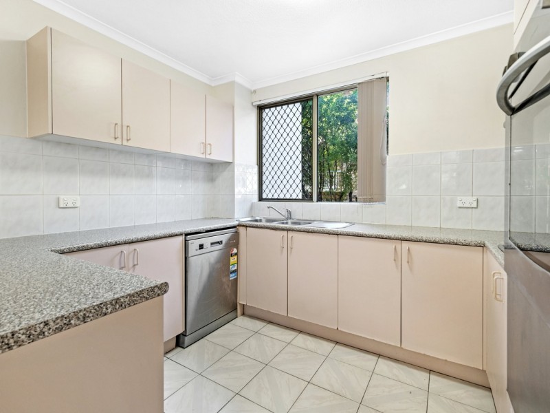 2/146 Marine Parade, Southport QLD 4215