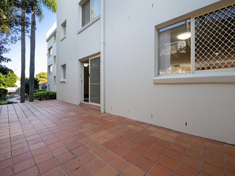 2/146 Marine Parade, Southport QLD 4215