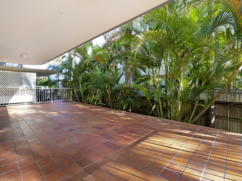 2/146 Marine Parade, Southport QLD 4215