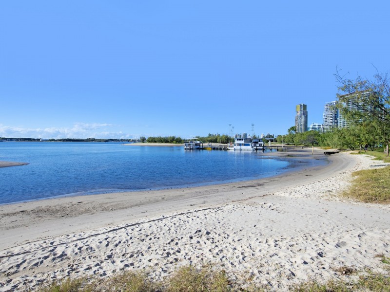 2/146 Marine Parade, Southport QLD 4215