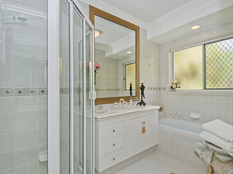 2 Moomba Court, Sorrento QLD 4217