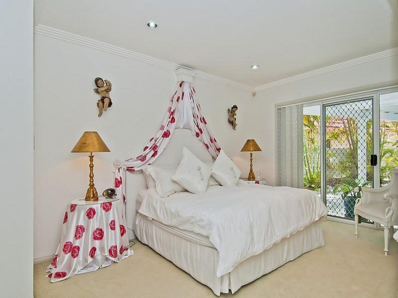 2 Moomba Court, Sorrento QLD 4217