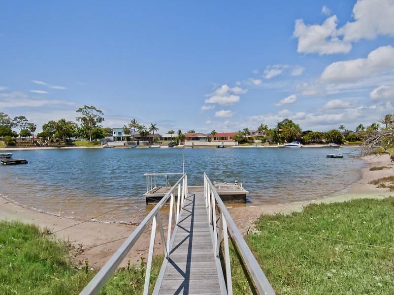 2 Moomba Court, Sorrento QLD 4217