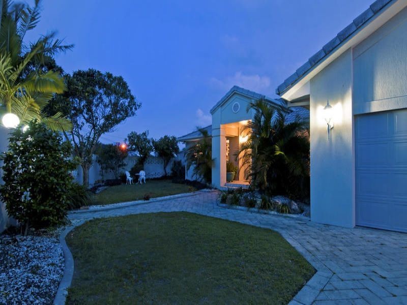 2 Moomba Court, Sorrento QLD 4217