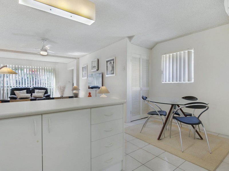 2/21 Darrambal Street, Surfers Paradise QLD 4217