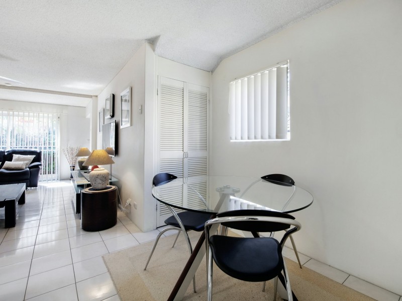 2/21 Darrambal Street, Surfers Paradise QLD 4217